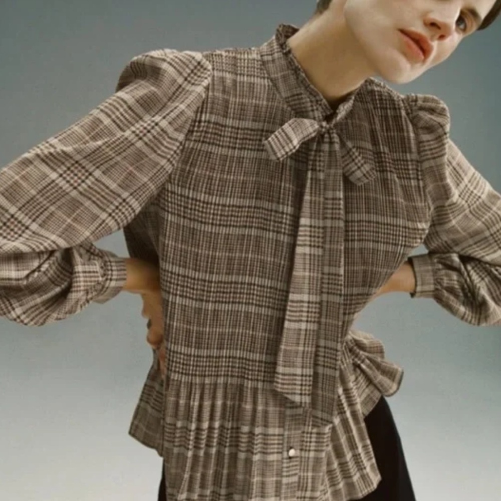 Sunday Up Plaid Pleated Bow Tie Blouse Long Sleeve
Ruffle Collar Gold Button-Up